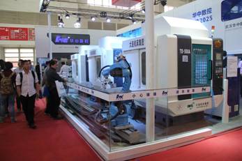 鉆攻中心生產(chǎn)線展示區(qū)