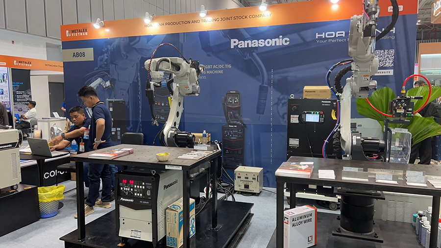 1761015866711121.jpg 2.日本松下焊接機器人.jpg